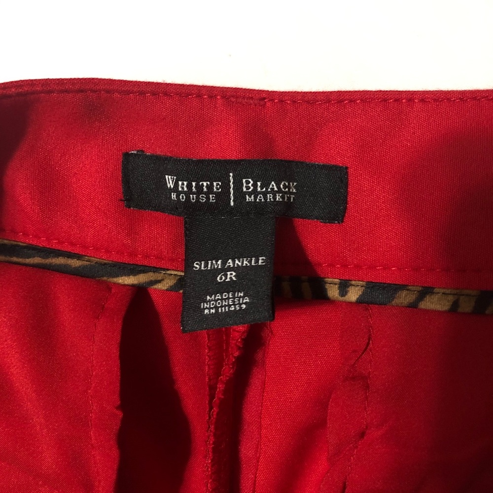 🎄 WHBM Red slim ankle 6R Pants